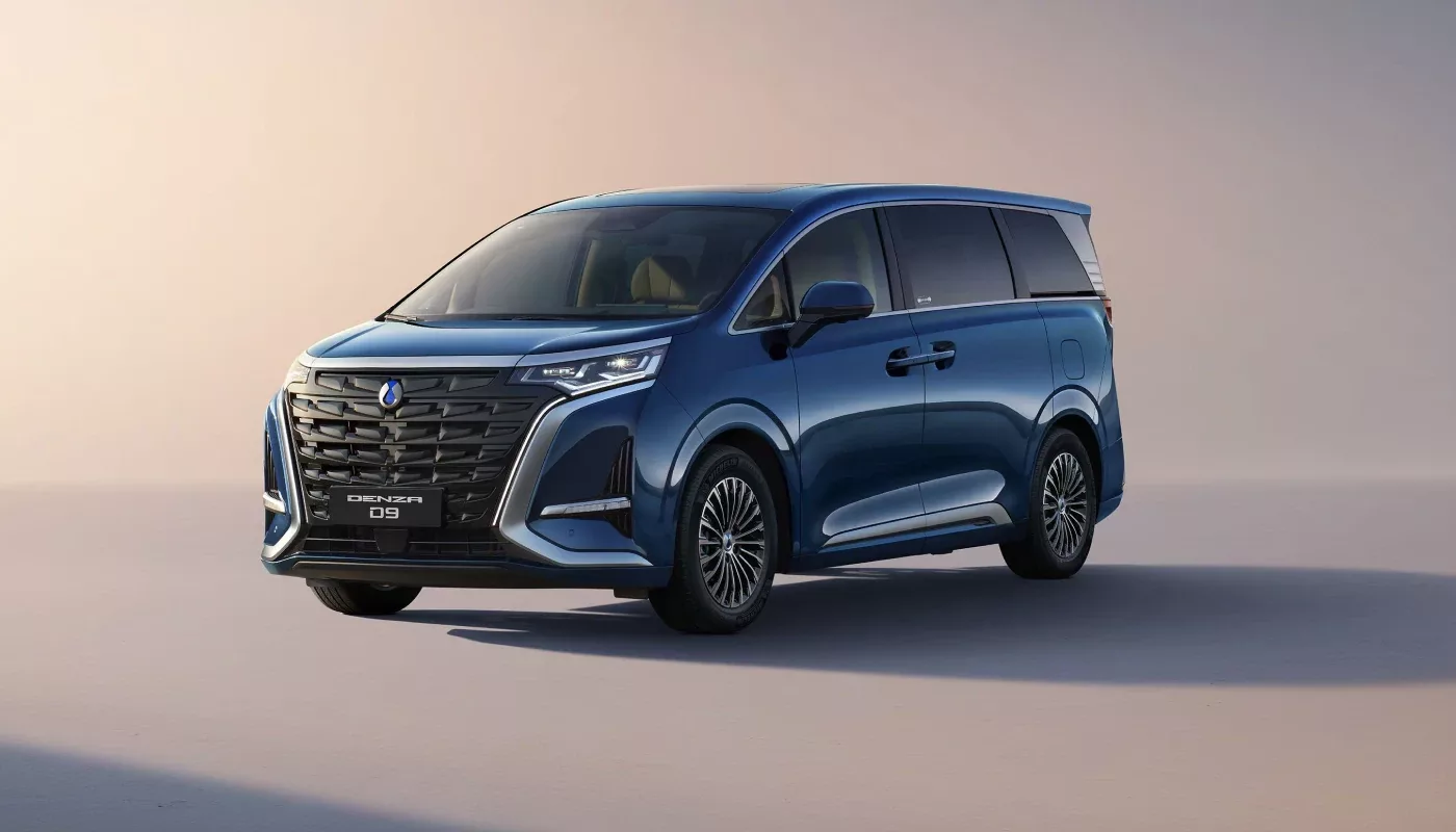 DENZA D9 DM-i bleu 2026 vue trois quarts avant