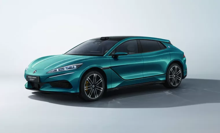 DENZA Z9GT verte 2026 vue trois quarts avant