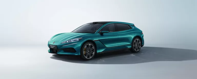 DENZA Z9GT verte 2026 vue trois quarts avant
