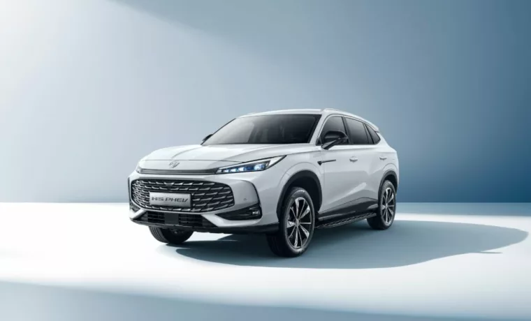 MG EHS PHEV 2026 vue trois quarts avant