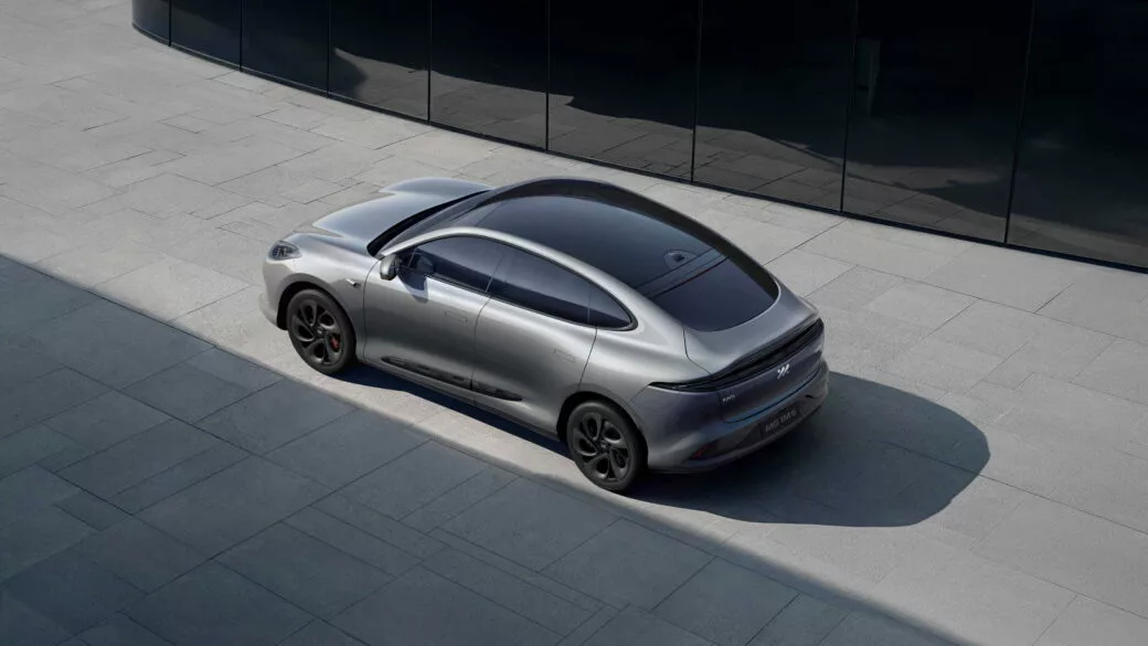 MG IM6 électrique 2026 vue trois quarts arrière