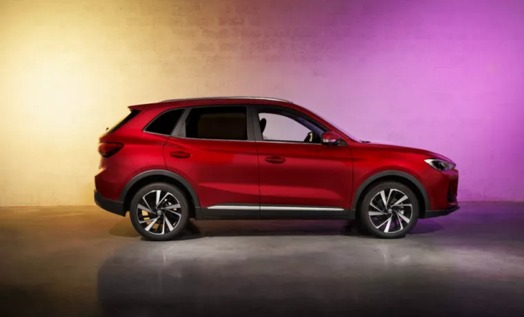 MG ZS Hybrid+ rouge vue de profil